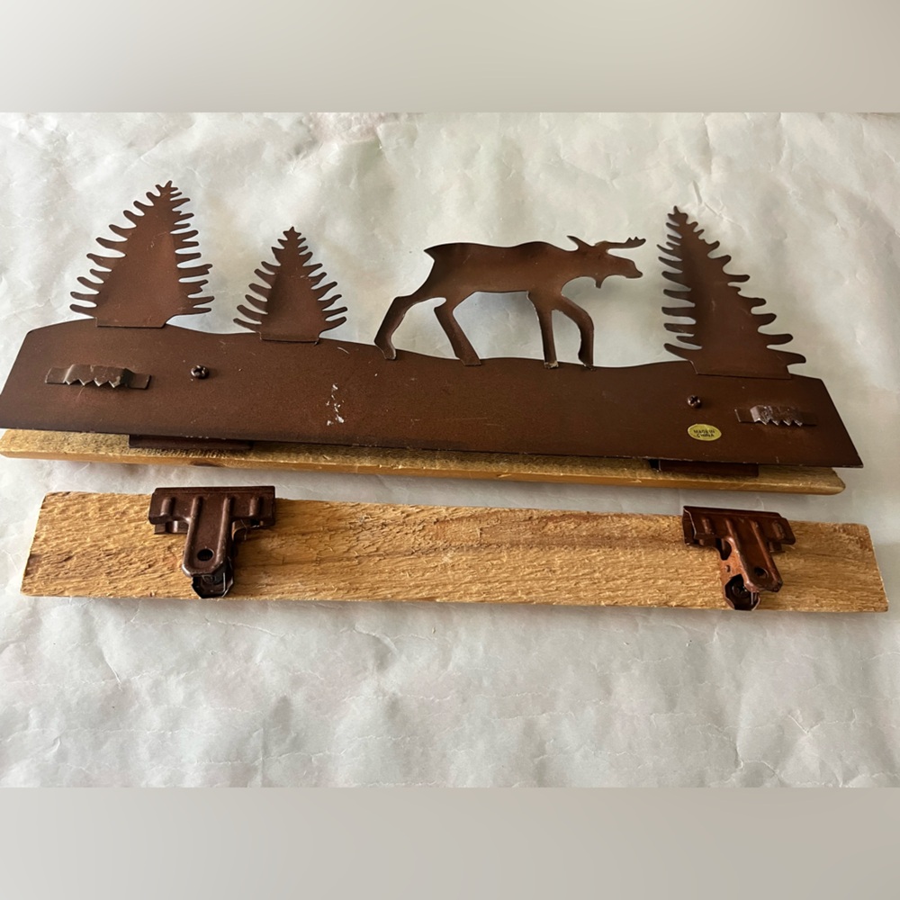 Rustic Moose Calendar Hanger Metal and Wood Frame with 2026 Calendar - Picture 6 of 10